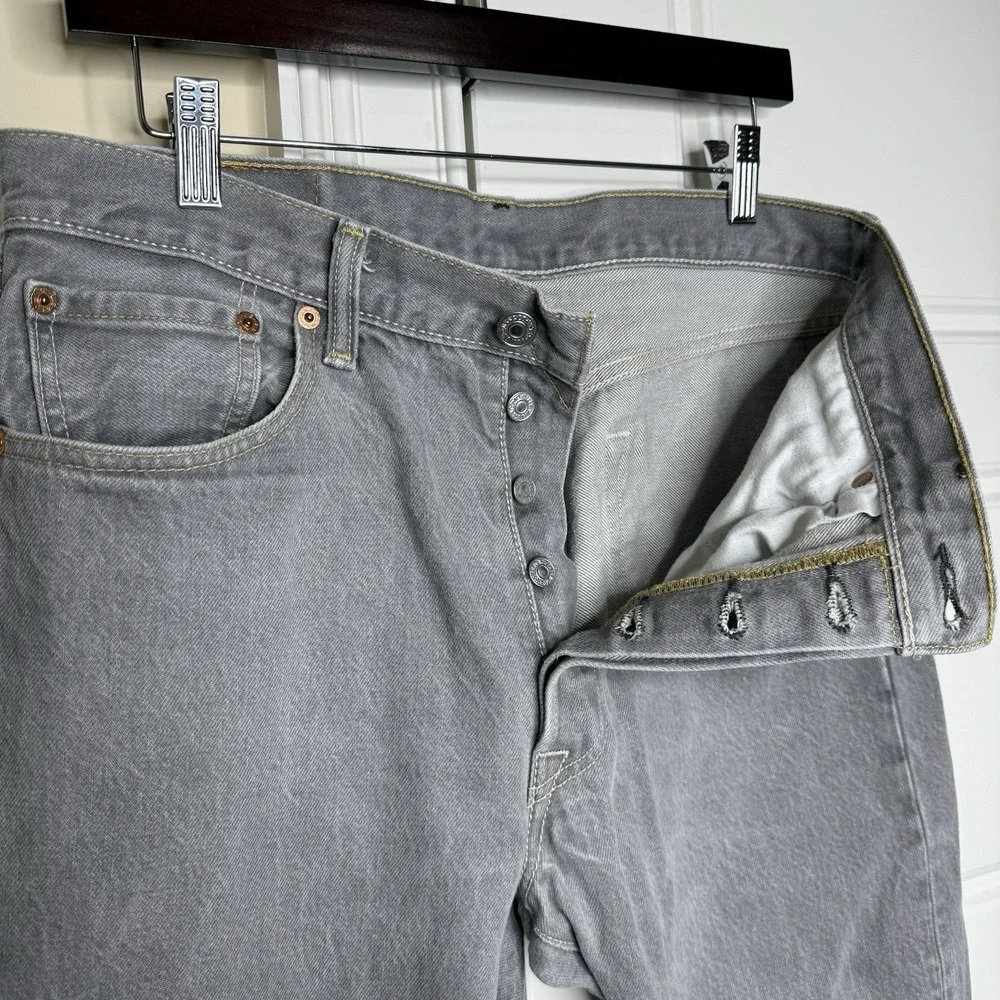 Levi's 501 Jeans Men's 33/31 Gray Button Fly Straight Fit Denim Stonewash